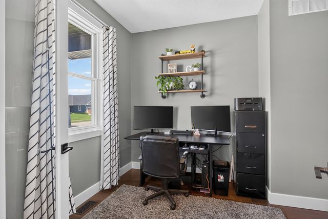920 Muirfield Circle, Eldridge, IA 52722