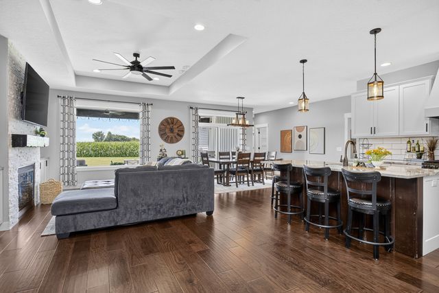 920 Muirfield Circle, Eldridge, IA 52722