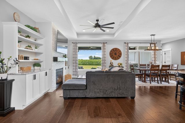 920 Muirfield Circle, Eldridge, IA 52722