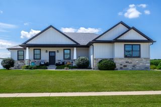 920 Muirfield Circle, Eldridge, IA 52722