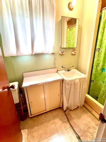 635 Kendalia, San Antonio, TX 78221