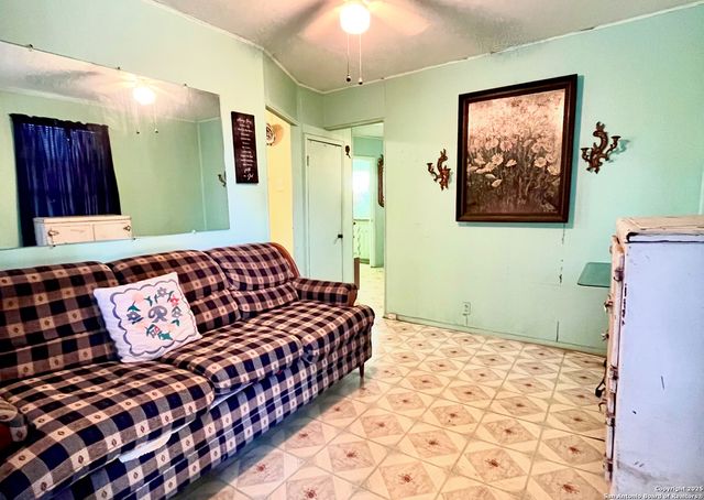 635 Kendalia, San Antonio, TX 78221