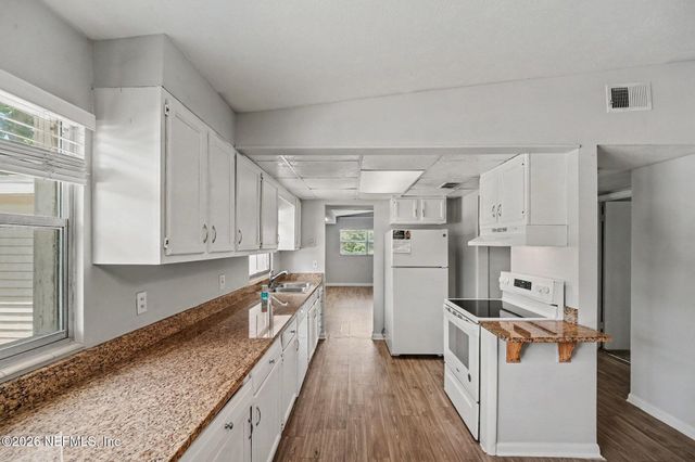 919 CREST Drive E, Jacksonville, FL 32221