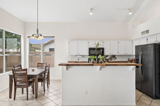 7445 W LOS GATOS Drive, Glendale, AZ 85310