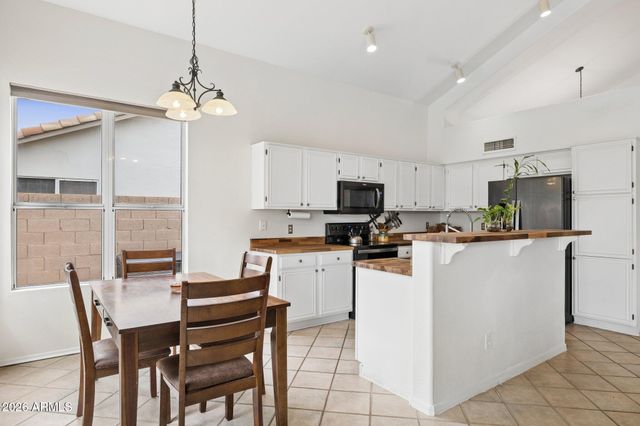 7445 W LOS GATOS Drive, Glendale, AZ 85310