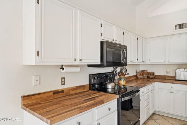 7445 W LOS GATOS Drive, Glendale, AZ 85310