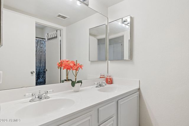 7445 W LOS GATOS Drive, Glendale, AZ 85310