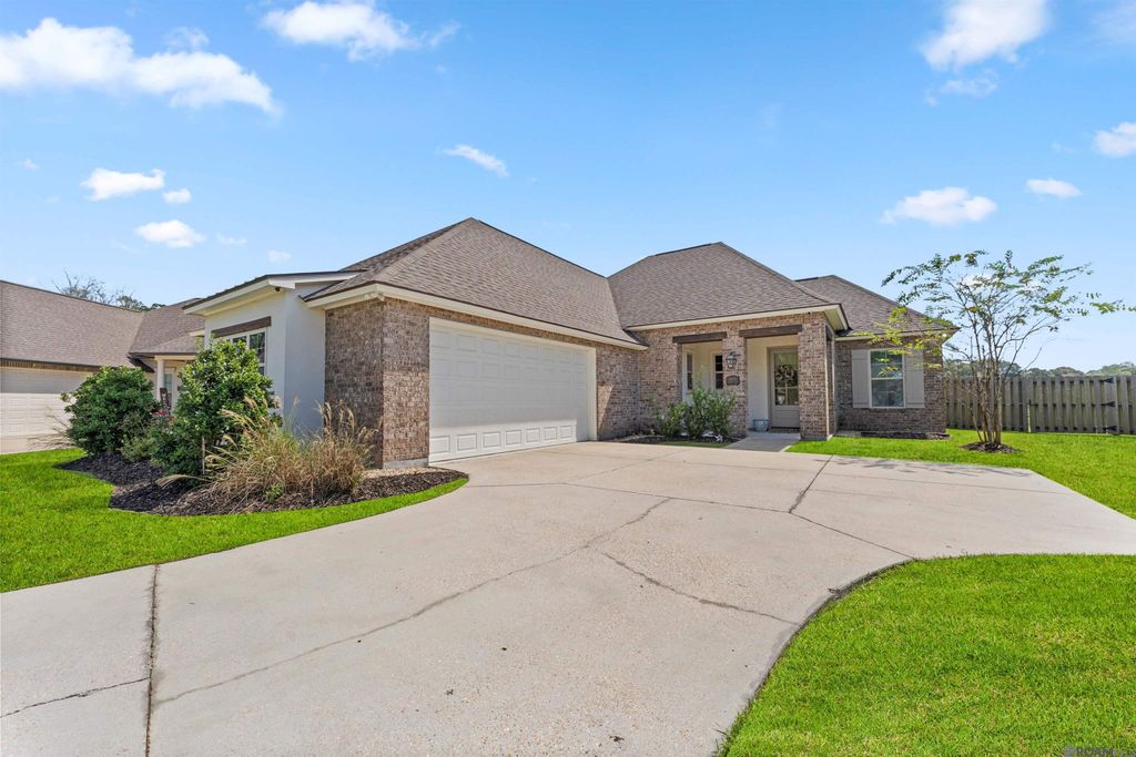 16074 Greycliff Ave, Pride, LA 70770