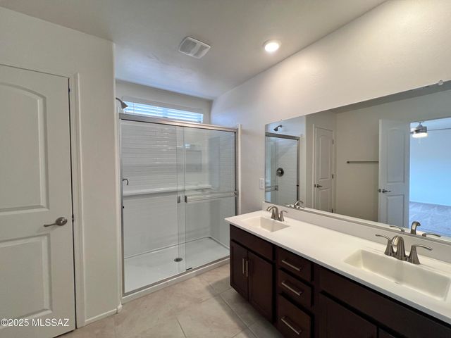 11977 E Chamrod Drive, Vail, AZ 85641