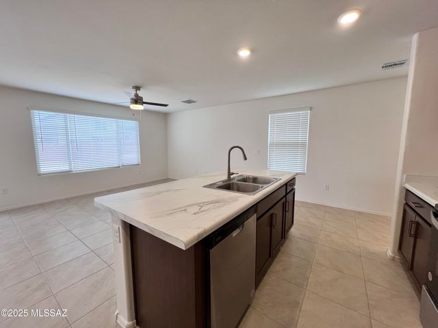 11977 E Chamrod Drive, Vail, AZ 85641