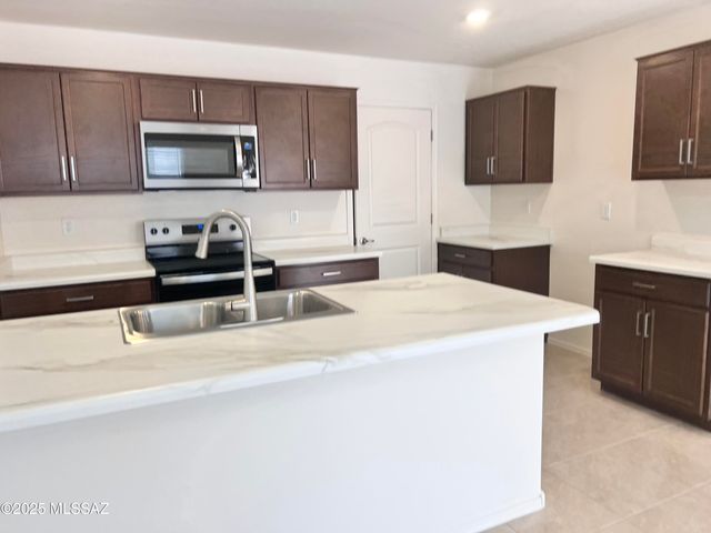 11977 E Chamrod Drive, Vail, AZ 85641