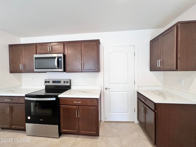 11977 E Chamrod Drive, Vail, AZ 85641