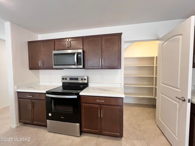 11977 E Chamrod Drive, Vail, AZ 85641