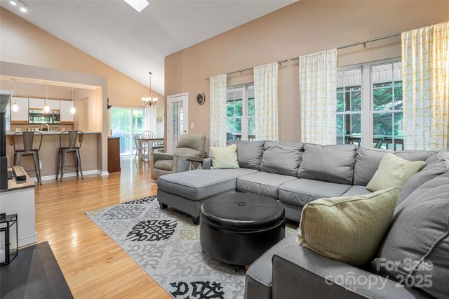 72 Edge Water Lane, Mills River, NC 28759