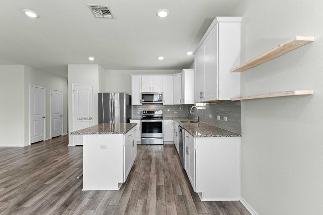 1705 T H Johnson DR, Taylor, TX 76574