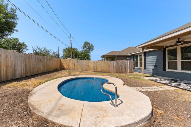 1705 T H Johnson DR, Taylor, TX 76574