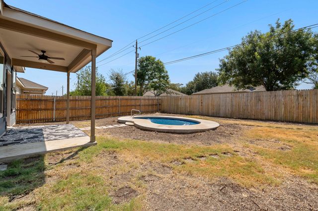 1705 T H Johnson DR, Taylor, TX 76574