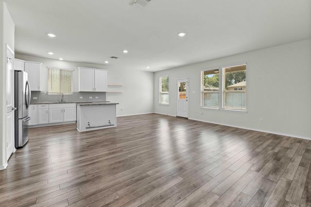 1705 T H Johnson DR, Taylor, TX 76574