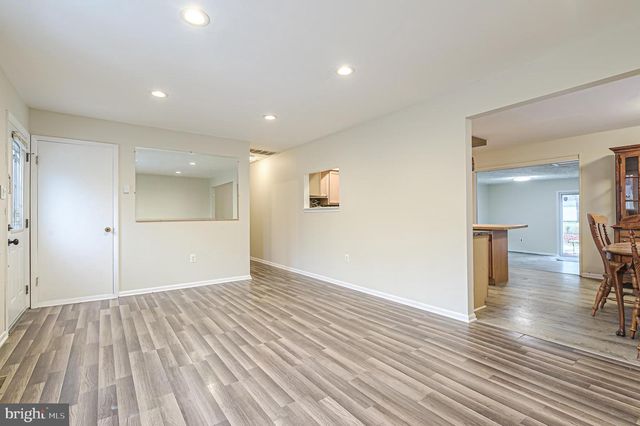 315 E COLLINGS DR, Williamstown, NJ 08094