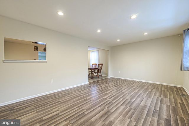 315 E COLLINGS DR, Williamstown, NJ 08094