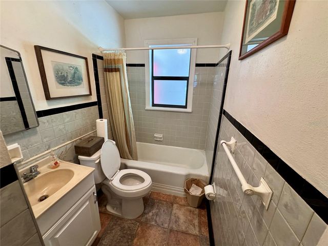 1215 NW 12TH AVENUE, Gainesville, FL 32601