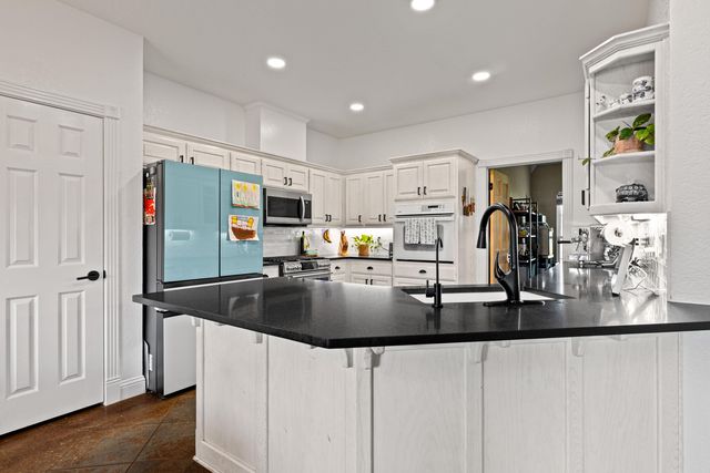 152 Black Hawk Ln, Gilmer, TX 75645