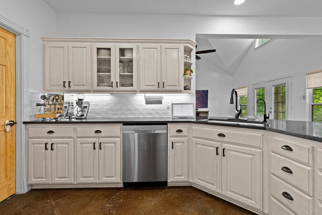 152 Black Hawk Ln, Gilmer, TX 75645
