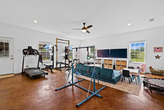 152 Black Hawk Ln, Gilmer, TX 75645