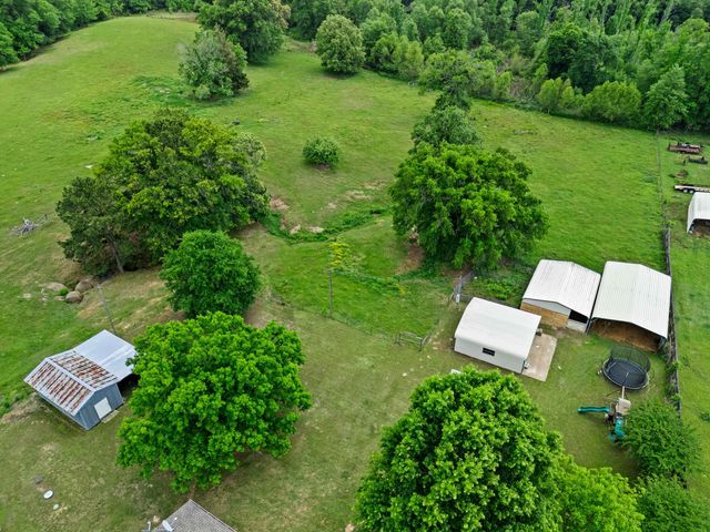 152 Black Hawk Ln, Gilmer, TX 75645