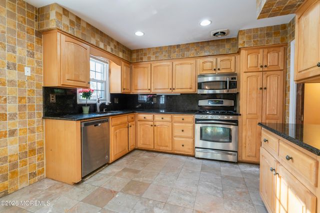 2 Sweet Briar Lane, Holmdel, NJ 07733