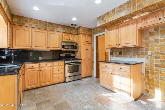 2 Sweet Briar Lane, Holmdel, NJ 07733
