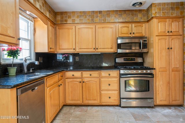 2 Sweet Briar Lane, Holmdel, NJ 07733