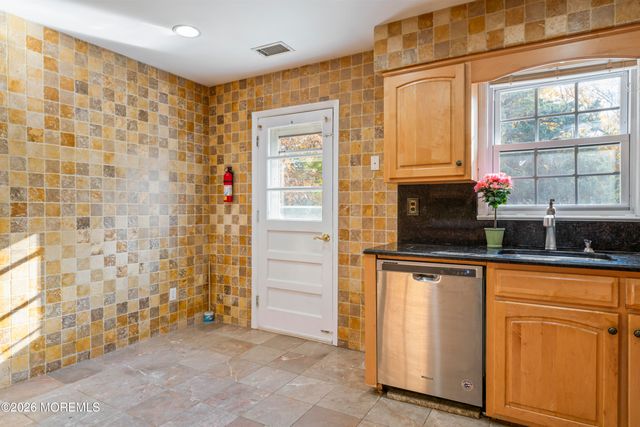 2 Sweet Briar Lane, Holmdel, NJ 07733