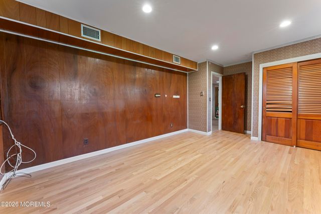 2 Sweet Briar Lane, Holmdel, NJ 07733