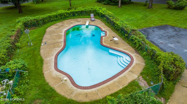 2 Sweet Briar Lane, Holmdel, NJ 07733