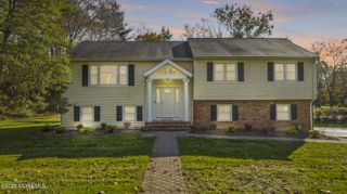 2 Sweet Briar Lane, Holmdel, NJ 07733