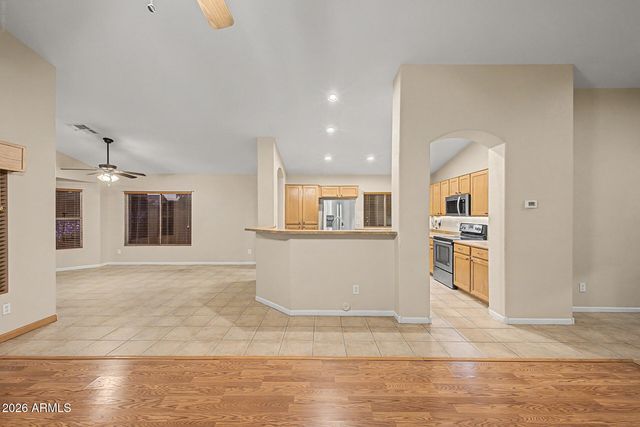 8755 W MELINDA Lane, Peoria, AZ 85382