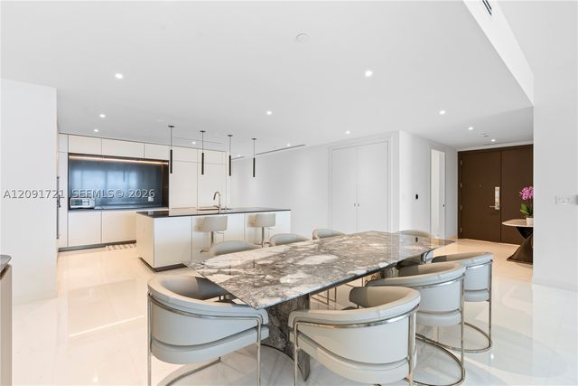 300 Biscayne Boulevard Way 3304C, Miami, FL 33131