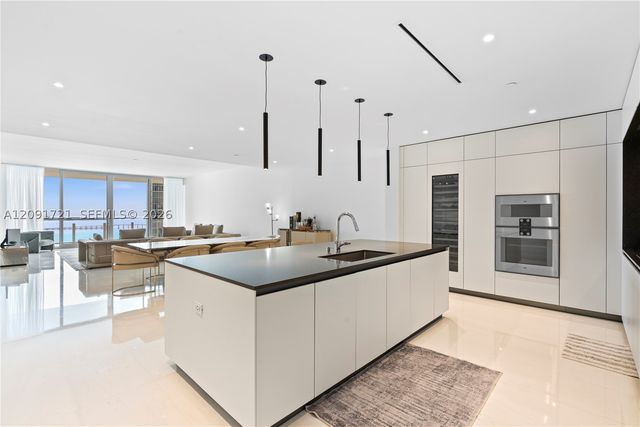 300 Biscayne Boulevard Way 3304C, Miami, FL 33131