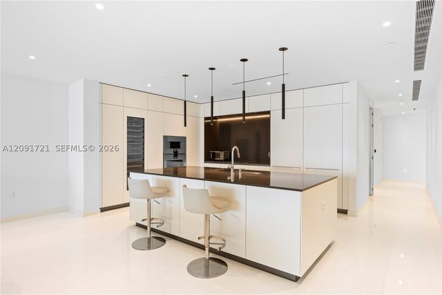 300 Biscayne Boulevard Way 3304C, Miami, FL 33131
