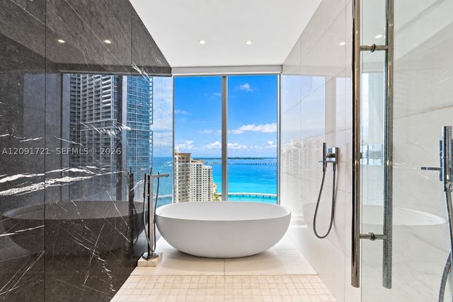 300 Biscayne Boulevard Way 3304C, Miami, FL 33131