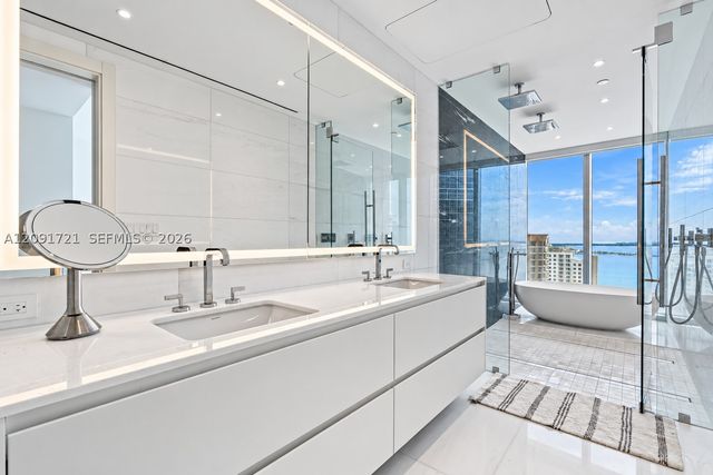 300 Biscayne Boulevard Way 3304C, Miami, FL 33131