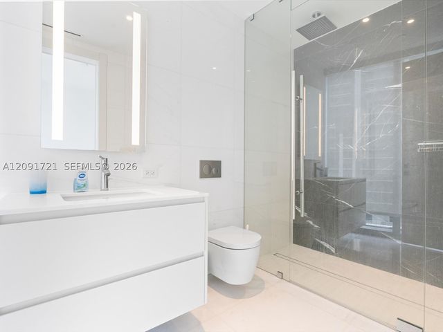 300 Biscayne Boulevard Way 3304C, Miami, FL 33131