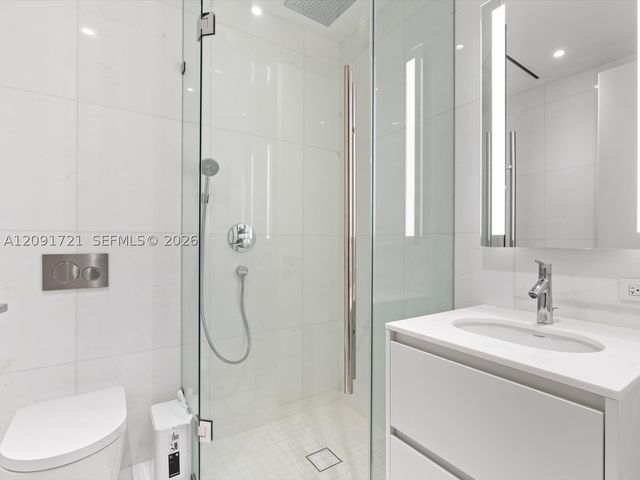 300 Biscayne Boulevard Way 3304C, Miami, FL 33131