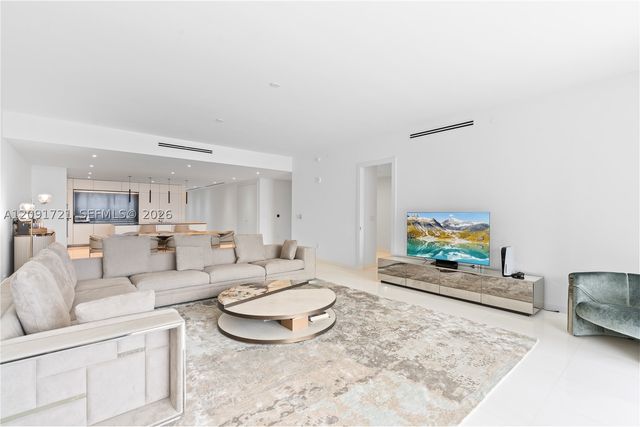 300 Biscayne Boulevard Way 3304C, Miami, FL 33131