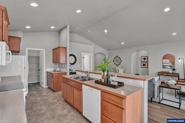 2828 Lucia Ct NW, Albany, OR 97321