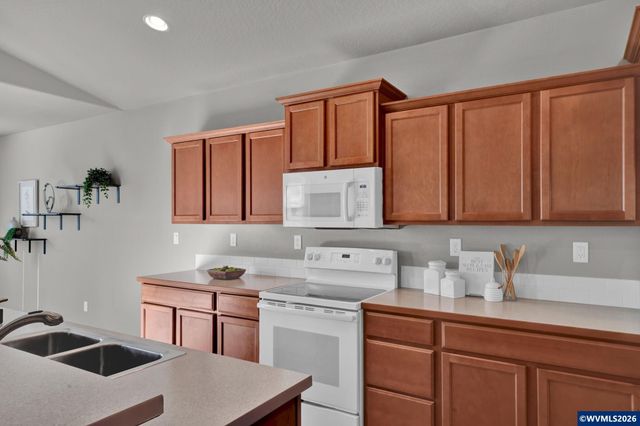 2828 Lucia Ct NW, Albany, OR 97321