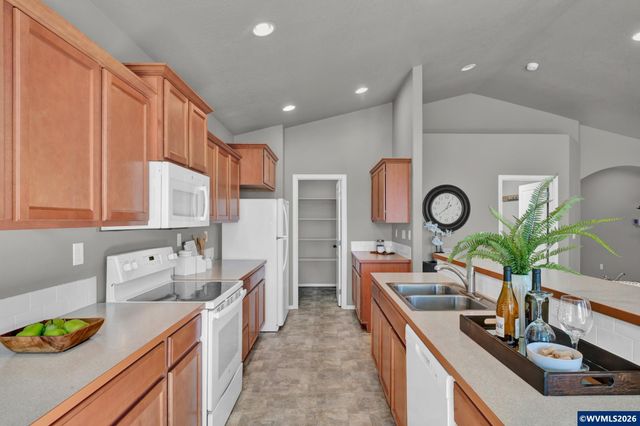 2828 Lucia Ct NW, Albany, OR 97321