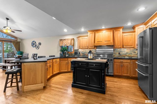 180 East Hazel Dell Lane, Springfield, IL 62712