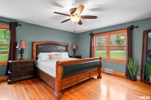 180 East Hazel Dell Lane, Springfield, IL 62712